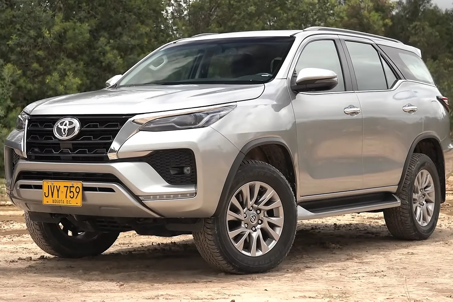 Toyota HILUX SW4 2.8 D-4D TURBO DIESEL SRX 7L 4X4